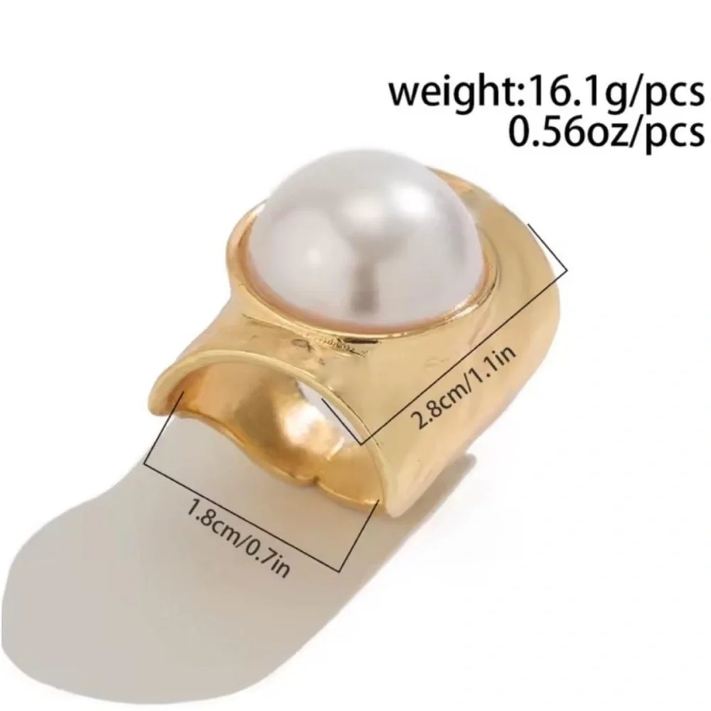 Exquisite Gold Pearl Rarity Ring